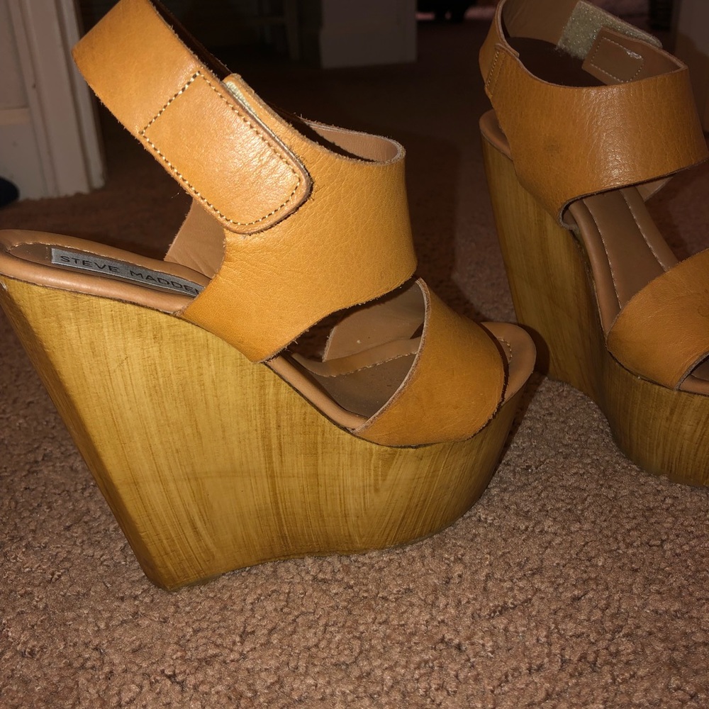 Steve Madden Tan Wedges